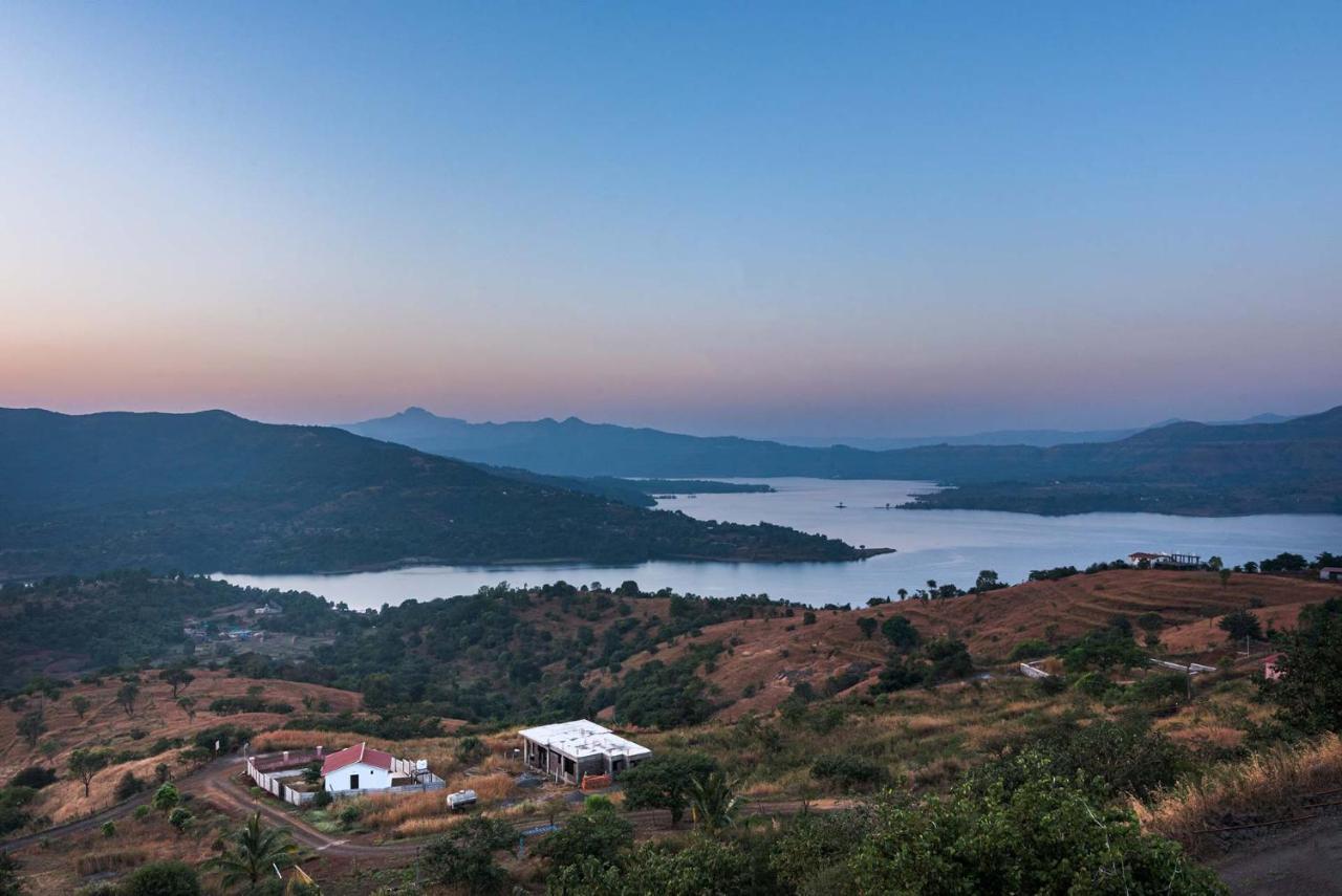 Eyes On The Lake By Stayvista - A Hillside Villa With A Captivating View Of The River Pune Eksteriør bilde