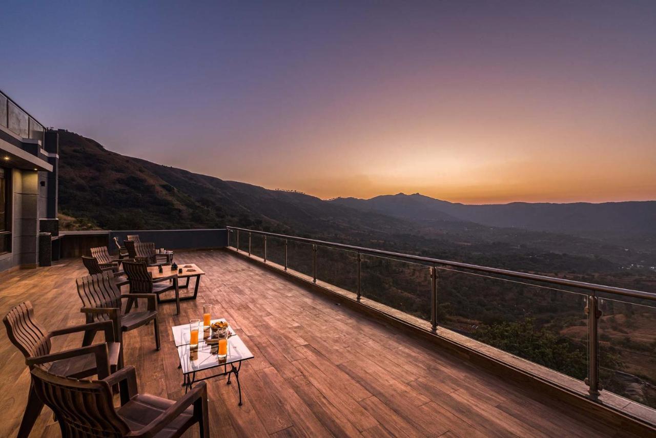 Eyes On The Lake By Stayvista - A Hillside Villa With A Captivating View Of The River Pune Eksteriør bilde